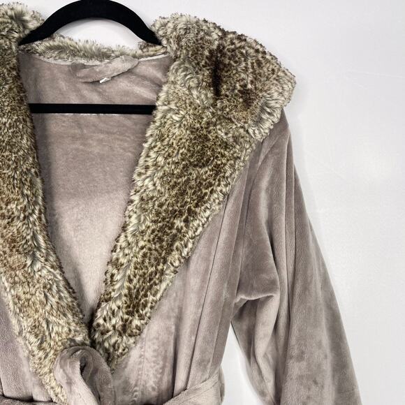 Pottery Barn Gray Caramel Small Faux Fur Robe Plush Tie Waist Hooded Cozy Lounge - Picture 5 of 10